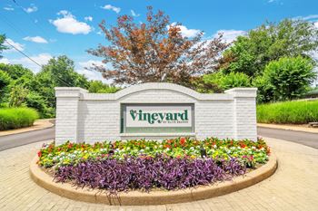 the sign at the entrance to the lyngard neighborhood